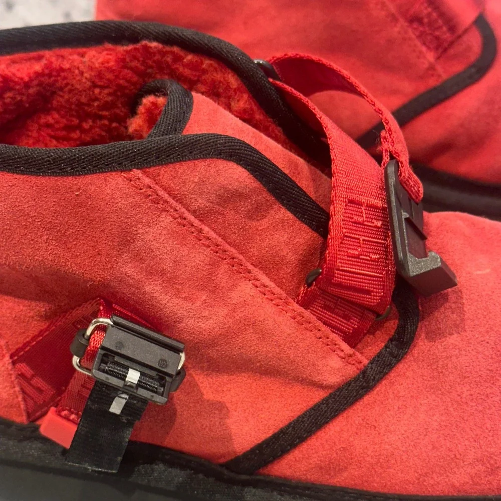 UGG Mens 11 Neumel Snapback Chukka Boots Red Suede Buckle 1130720 Streetwear